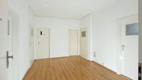 Flur, Blick vom Eingang - Büro mit 85,00 m&sup2; in Kassel zur Miete