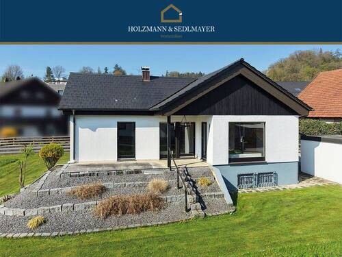 Titelfoto - Aus Alt mach Neu: Sanierungsbedürftiger Bungalow in Altdorf