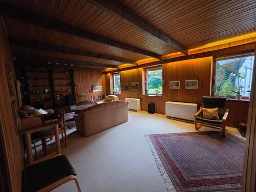 Wohnzimmer mit Aussicht zum Garten - 