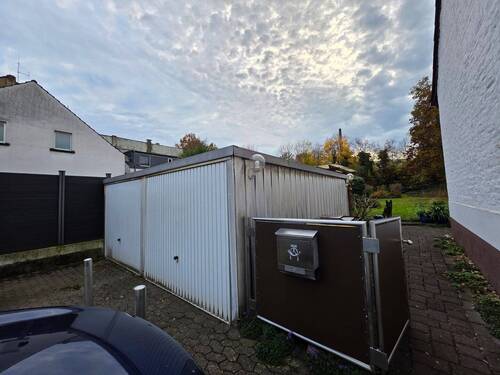 Garagen und Stellplatz - Doppelhaushälfte mit 200,00 m² in Krefeld zum Kaufen