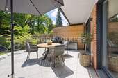Terrasse mit Sichtschutz zum Nachbarn - 
