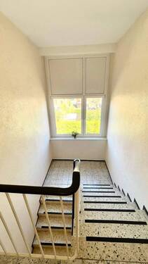 17 Das gepflegte Treppenhaus_1.jpeg - 