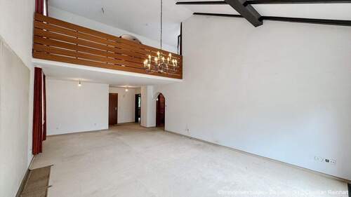 04 (2) Wohnzimmer mit Galerie.jpeg - 