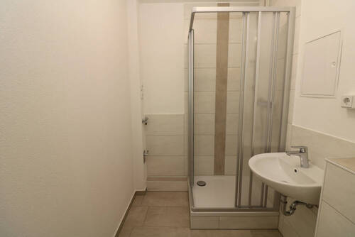 Bad mit Dusche - 2 Zimmer Etagenwohnung zur Miete in Freiberg