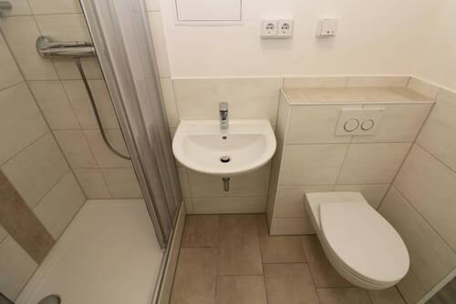 Bad mit Dusche - 2 Zimmer Etagenwohnung in Freiberg