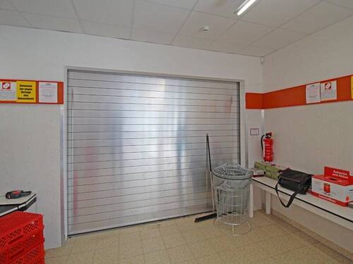 Rolltor zum Markt - Gewerbeobjekt (Büro, Produktion, Verkauf) zur Miete in Eutin