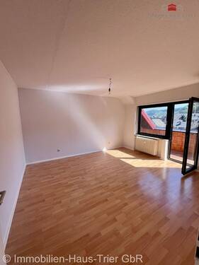 Zimmer1 - 3 Zimmer Etagenwohnung zur Miete in Kenn