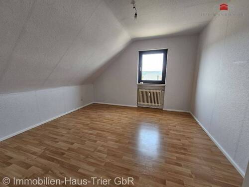 Zimmer 2 - Etagenwohnung mit 93,50 m² in Kenn zur Miete
