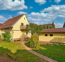 Freistehendes Einfamilienhaus mit Doppelgarage, Wintergarten und großem Garten in Asperg