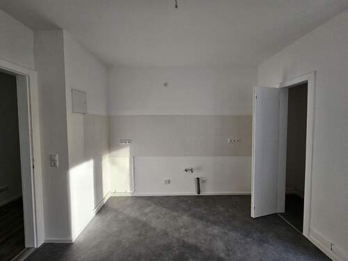 Küche mit Abstellkammer.jpeg - 