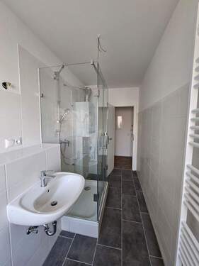 nagelneues Badezimmer - 