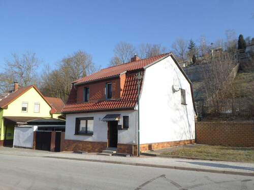 Vorderansicht - Kleines, gepflegtes Einfamilienhaus mit Nebengelass in Könitz zu verkaufen