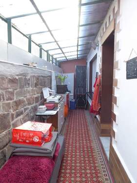 Überdachter Bereich hinter dem Wohnhaus - 