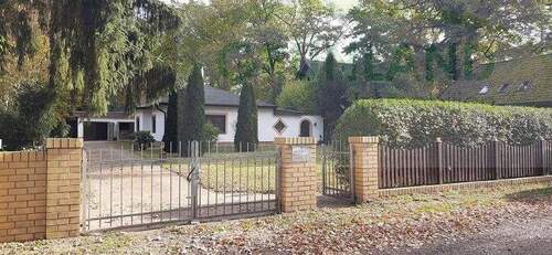 Bild 1 - *Zu sanierender Bungalow auf großem Baugrundstück in 1A Lage in der Siedlung von Schönwalde-Glien!*