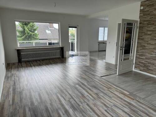 IMG_3599 Wohnzimmer Blick zur Küche - 5 Zimmer Einfamilienhaus zum Kaufen in Bad Zwesten