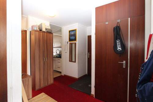 Flur2 - Mittendrin: 3-Zimmer Wohnung nahe Leo-Center.