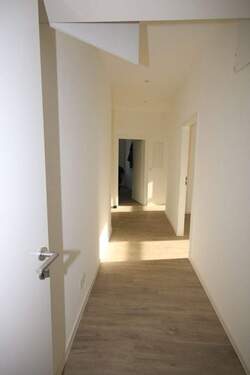 Flur Bild 2 - Etagenwohnung mit 82,00 m² in Frankfurt am Main zur Miete