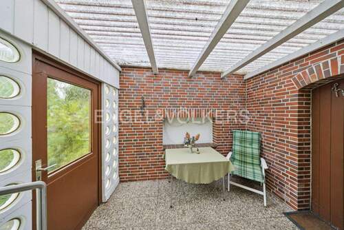 Überdachter Eingangsbereich draußen - 2 Zimmer Doppelhaushälfte in Ahrensburg