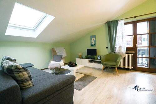 Wohnzimmer - 3 Zimmer Etagenwohnung zum Kaufen in Aschau im Chiemgau / Hintergschwendt