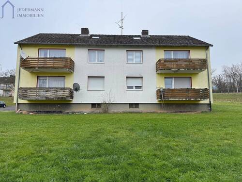 Bild 1 - Mehrfamilienhaus auf dem einen, Baulücke auf dem anderen Grundstück!