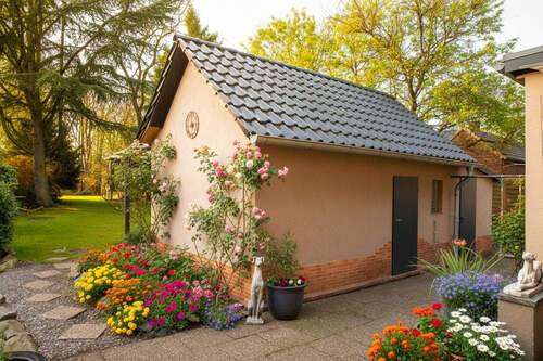  Party- Wellnesshaus im Frühling - Einfamilienhaus mit 162,90 m&sup2; in Bottrop zum Kaufen