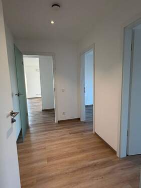 Flur DG links.jpeg - 