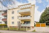 Vorderansicht Gebäude - Gelegenheit Lichterfelde! Tolle Eigentumswohnung für Paare oder Familien in beliebter & ruhiger Lage!