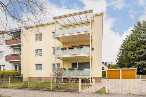 Vorderansicht Gebäude - Gelegenheit Lichterfelde! Tolle Eigentumswohnung für Paare oder Familien in beliebter & ruhiger Lage!