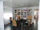 Erdgeschoss - Wohnzimmer (Bücherregal kann übernommen werden) - 