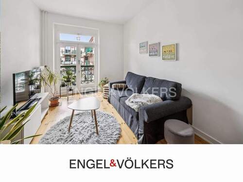 Wohnzimmer - Sanierter Altbau mit Dielenboden und Balkon