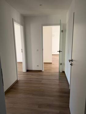 Flur OG links.jpeg - 