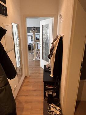 Flur mit Glastüren - 