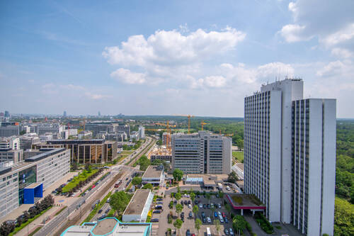 Ausblick in Richtung Osten auf die umliegende Bebauung - 2 Zimmer Etagenwohnung zur Miete in Frankfurt am Main