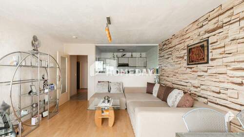 Wohnzimmer 2(neu) - Optimal geschnittene 3-Zimmer-Wohnung mit Wannenbad und zwei Balkonen in Mainz-Gonsenheim