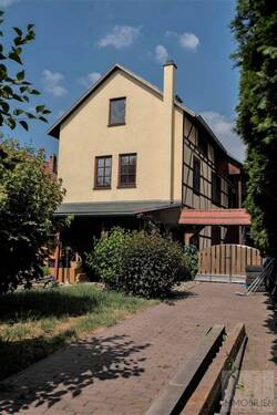 Hoftor mit Einfahrt zum Carport - 