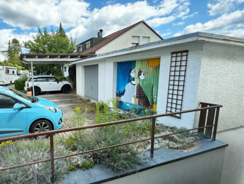 Garage und Stellplatz davor - 