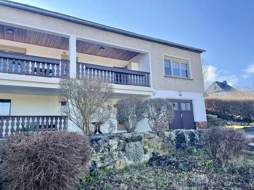 Ansicht - Platzwunder - Einfamilienhaus mit Garage in ruhiger Lage