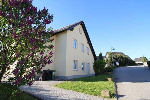 Außenansicht - Etagenwohnung mit 50,00 m&sup2; in Niederfrohna zur Miete