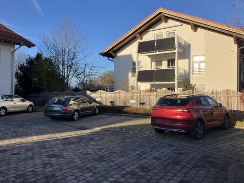 Stellplätze - Etagenwohnung mit 105,00 m² in Egmating zum Kaufen