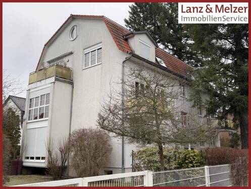 Hausansicht vn der Seite - 2 Zimmer Etagenwohnung zum Kaufen in Berlin