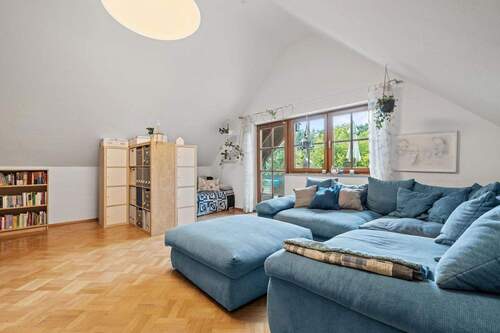 Wohnzimmer - 5 Zimmer Etagenwohnung in Ravensburg