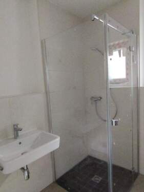 Dusche - alles hell und modern - 