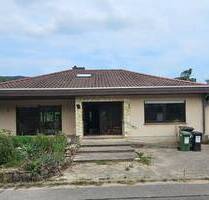 ~~ BUNGALOW MIT ZWEI GARAGEN UND GARTEN IN KLINGENMÜNSTER ~~