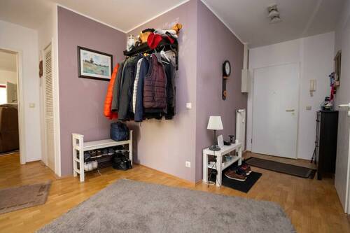 Flur - Etagenwohnung mit 86,60 m&sup2; in Kaltenkirchen zur Miete