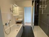 Vollbad / Dusche / Badewanne - 