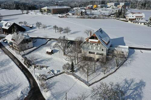 Luftbildaufnahme - Mehrfamilienhaus, Wohnhaus mit 449,00 m&sup2; in Höchenschwand zum Kaufen