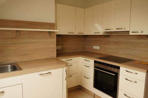 Große Einbauküche vorhanden - Ruhig, sonnig und mit Blick über Höchberg - Reserviert