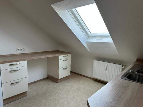 ... mit viel Arbeitsfläche - 4 Zimmer Etagenwohnung zur Miete in Höchberg