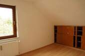Helles Arbeits.- oder Gästezimmer - Etagenwohnung mit 75,00 m&sup2; in Höchberg zur Miete