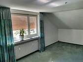 Wohnzimmer Dachgeschoß - Mehrfamilienhaus, Wohnhaus mit 198,00 m&sup2; in Herford zum Kaufen